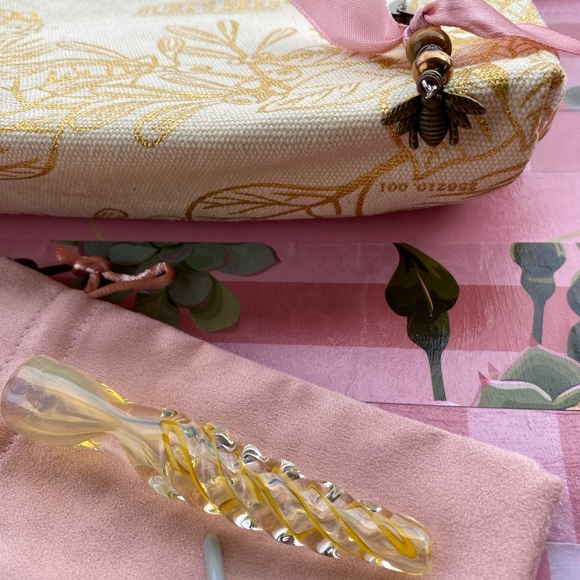 When A Woman Smokes Kit 💨 - Picture 3 of 14